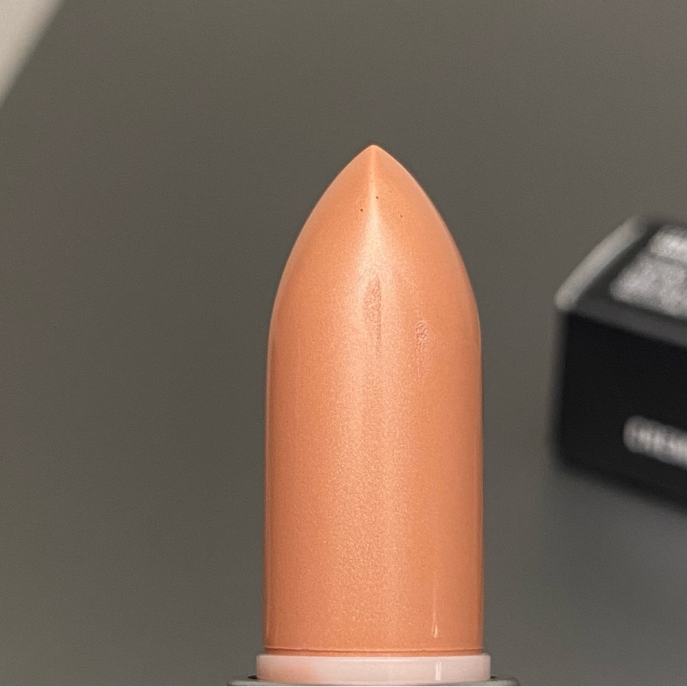 MAC Creme D’Nude Lipstick ~ cremesheen (original formula) - Picture 4 of 5